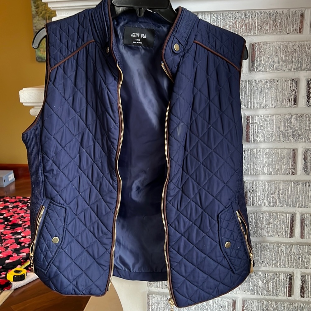 Size large navy blue vest
